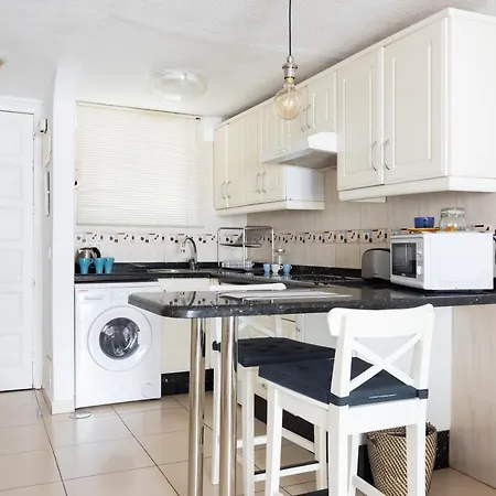 Home2book Americas & Pool شقة *